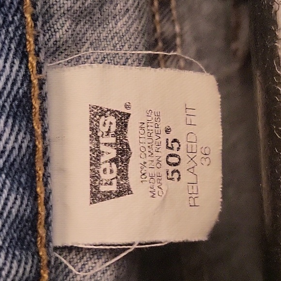 Vintage Levi 505 Relaxed Fit Jean Shorts (36) - Picture 7 of 8